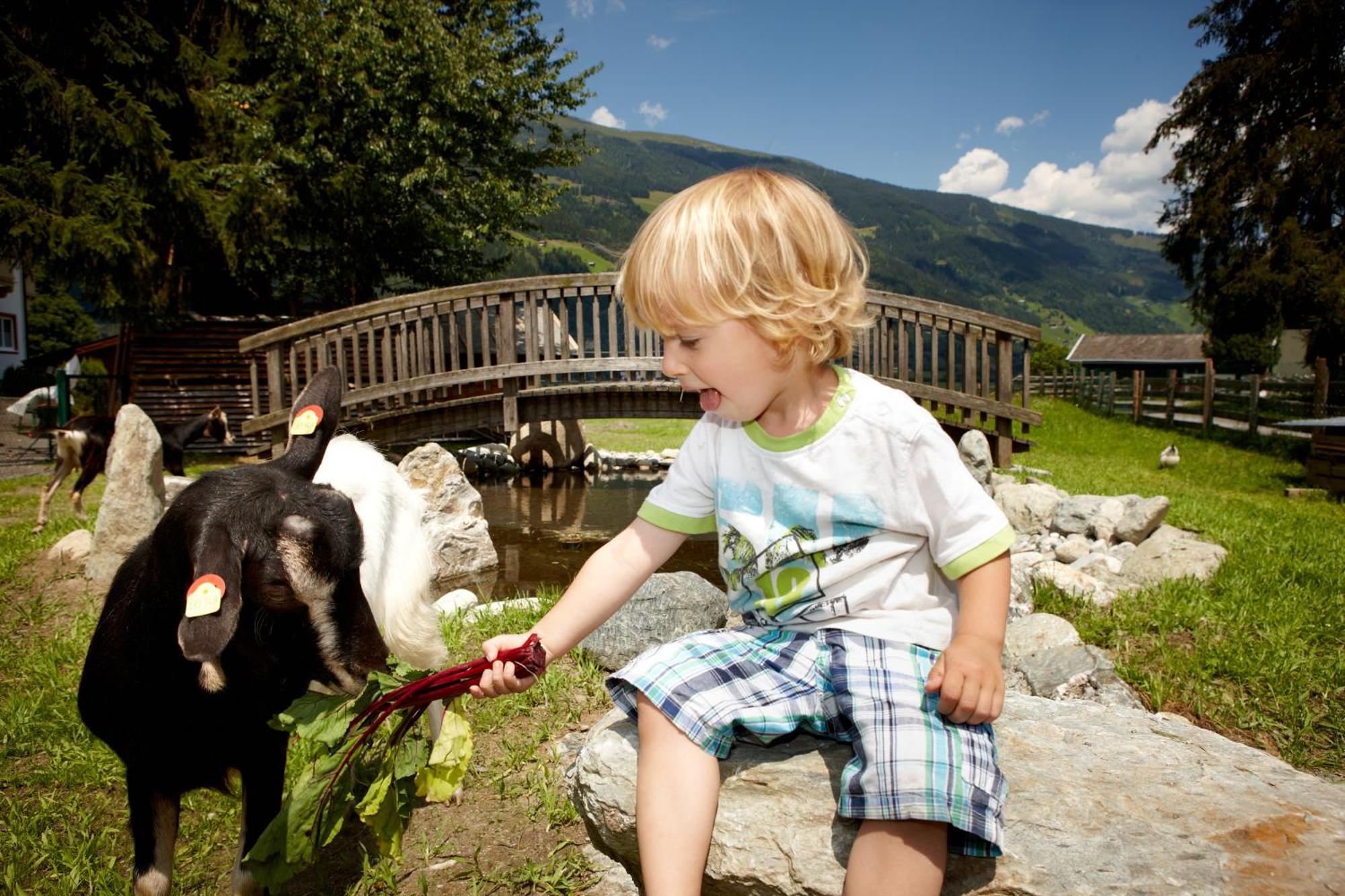 Hotel Grundlhof Bramberg am Wildkogel Eksteriør billede