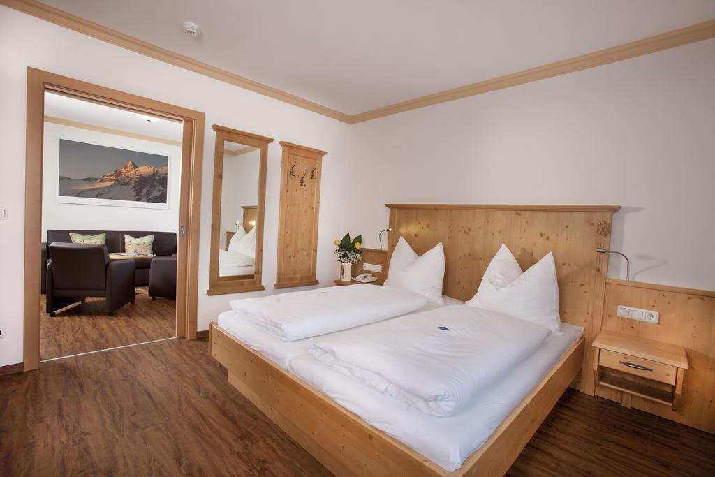 Hotel Grundlhof Bramberg am Wildkogel Eksteriør billede